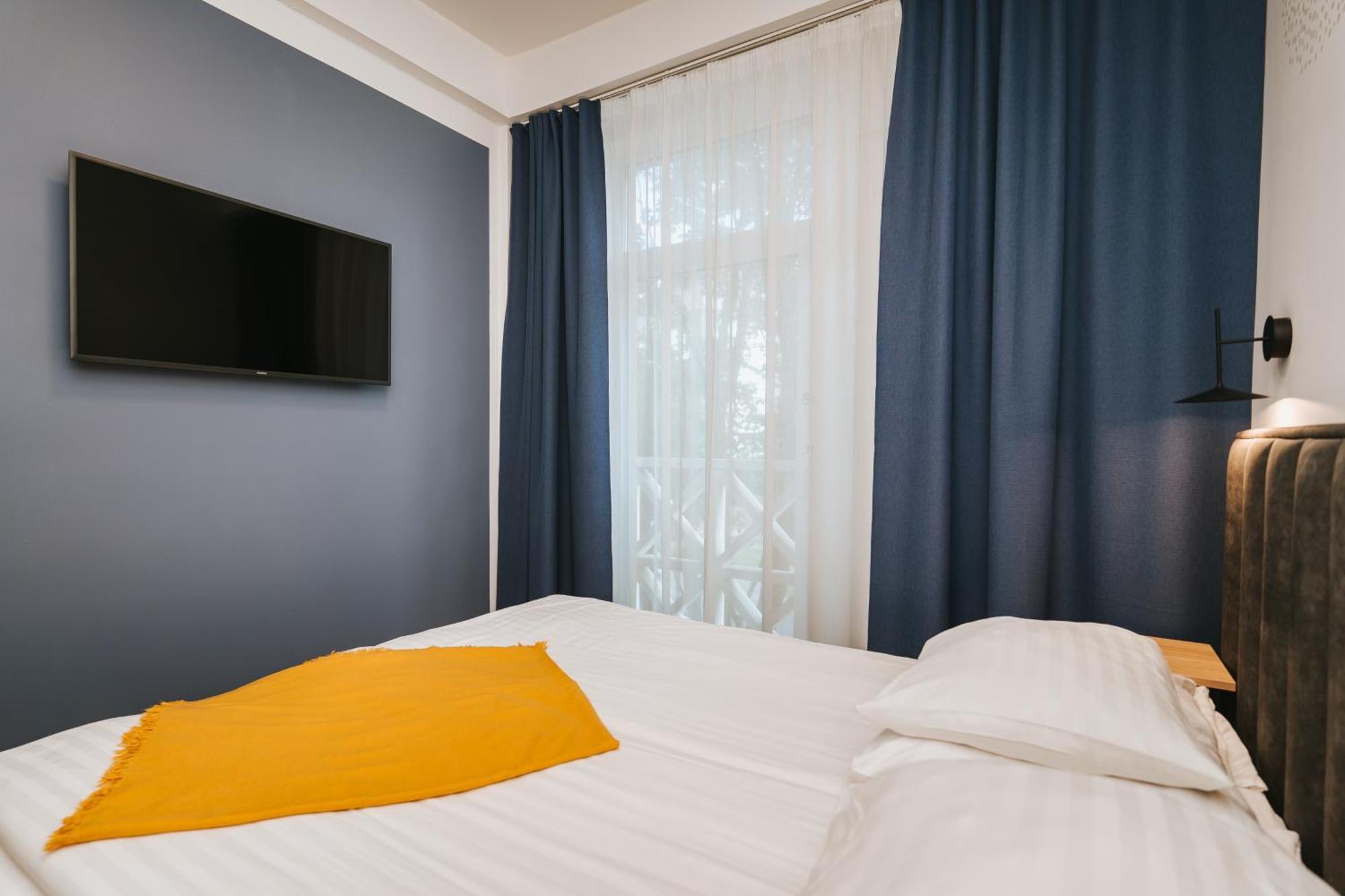 Small Double Room,1557994327:JPEG